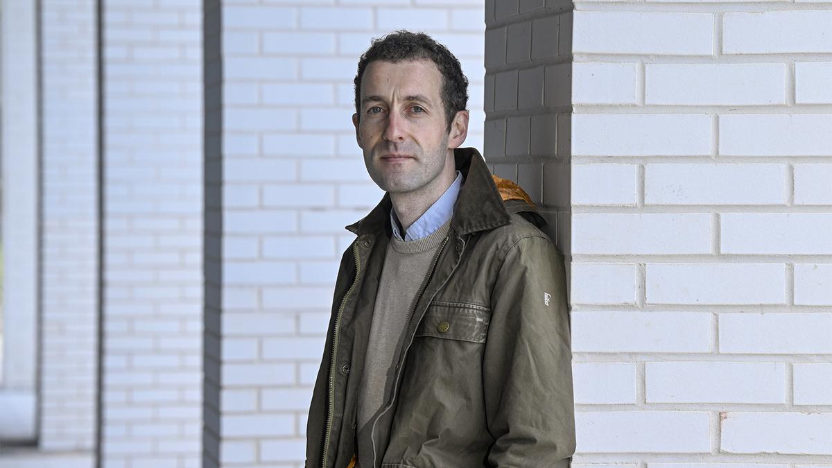 Dr Ian Holland