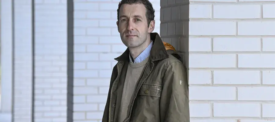 Dr Ian Holland